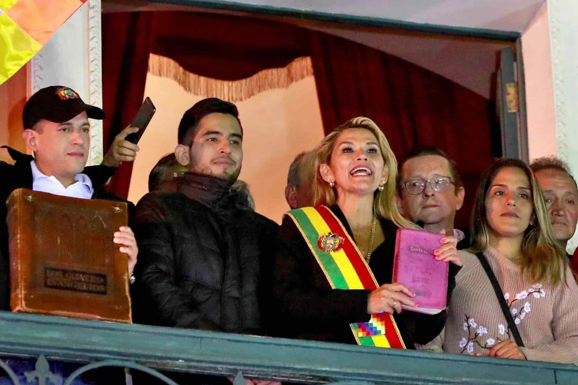 Califican de “turístico” el viaje de Carolina Ribera a EEUU y cuestionan su financiamiento