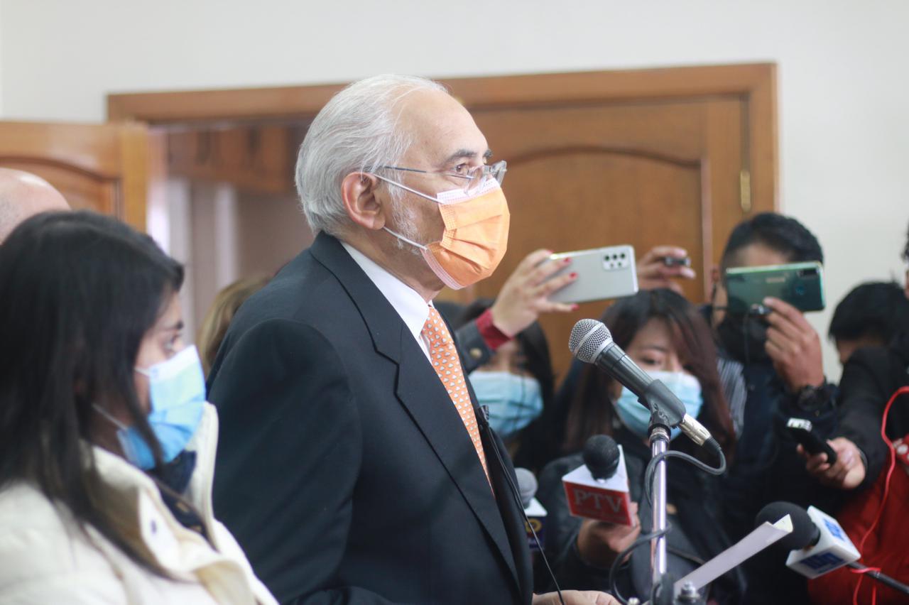 Diputado Mercado califica de “cobarde” decisión de Carlos Mesa de acogerse al silencio