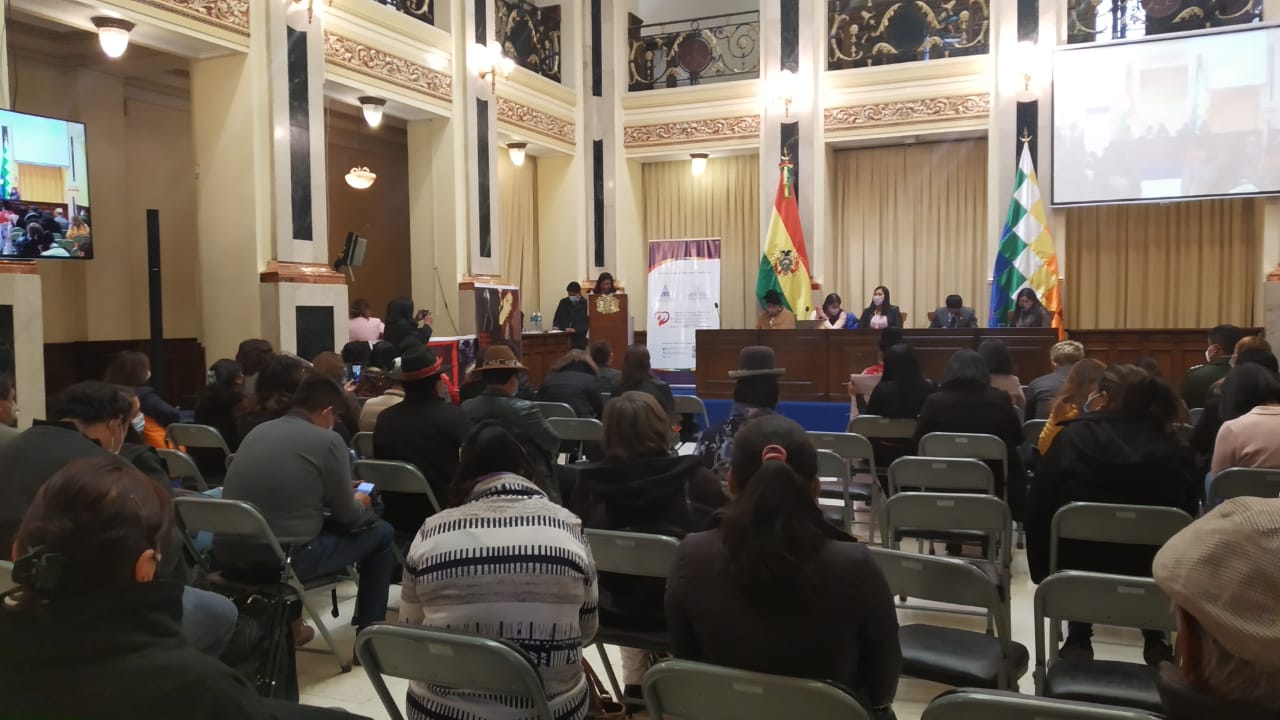 Comisión legislativa que investiga retardación en casos de feminicidio desarrolló su segundo encuentro territorial en La Paz