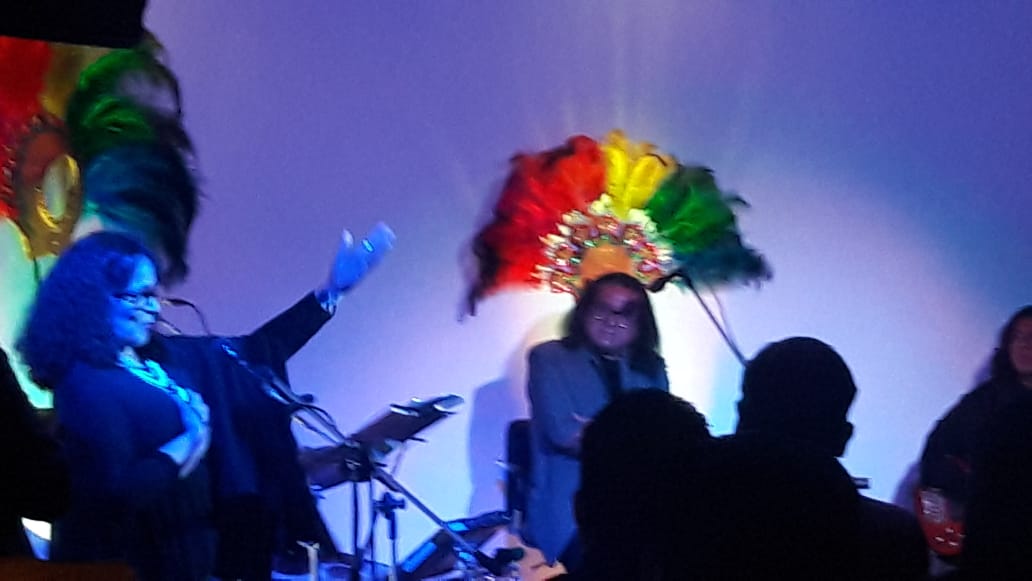 Exembajadora de Venezuela regresa a Bolivia y presenta poemarios junto a Kala Marka