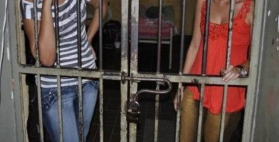 Envían a la cárcel a la madrastra y niñera que flagelaron a una bebé por tentativa de infanticidio en Cochabamba