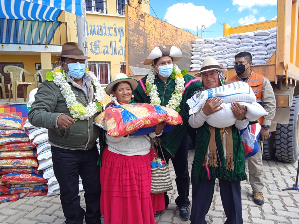 Defensa Civil entrega casi 11 toneladas de alimentos para 300 familias damnificadas en Santiago de Callapa