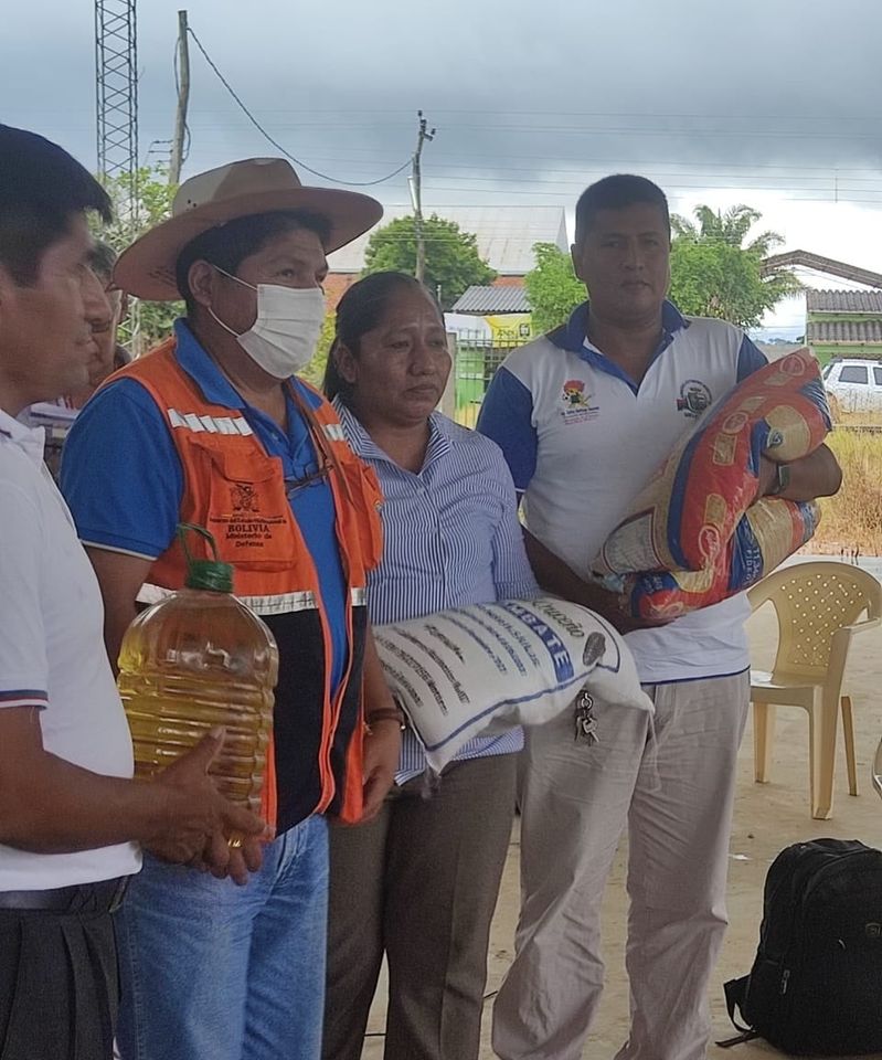 Defensa Civil entrega lote de alimentos secos para 500 familias damnificadas por inundaciones en Santa Cruz