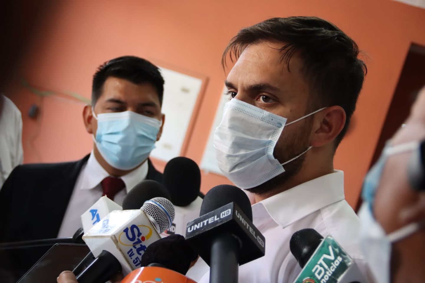 Ministro de Gobierno condena que se pretenda obligar a una niña de 11 años a dar a luz