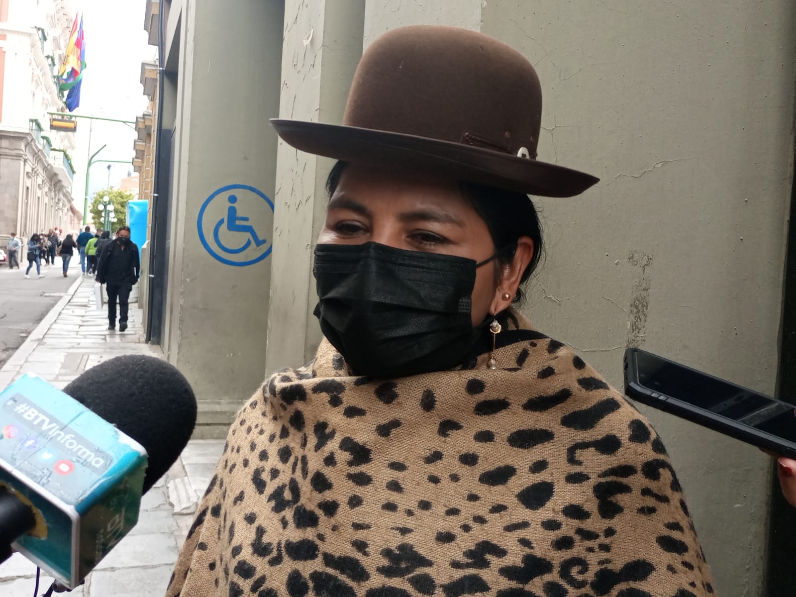 Diputada Acarapi aclara a Revilla que investigar casos de corrupción no es persecución política