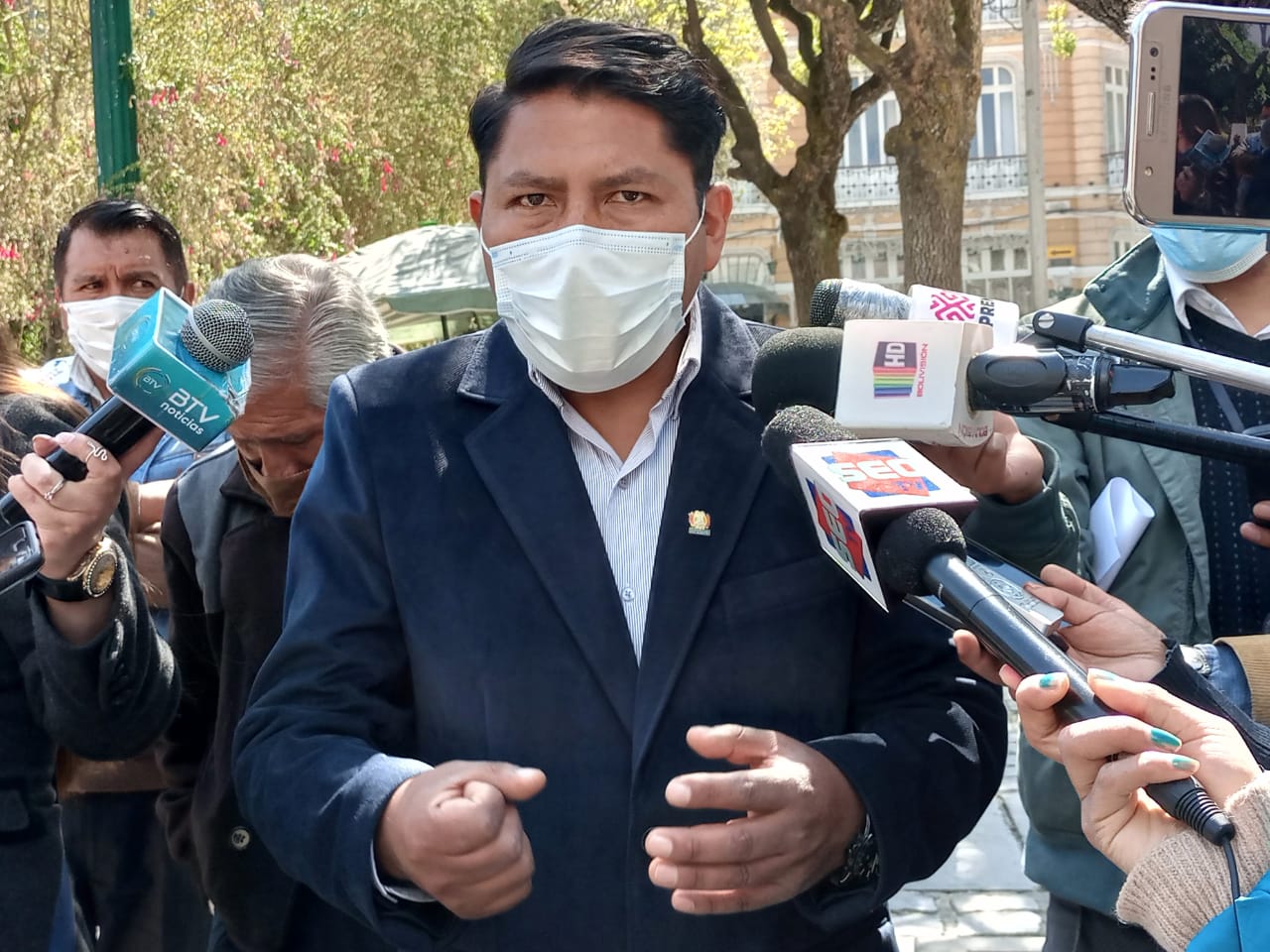 Critican “negligencia” de Camacho ante incremento de casos de COVID-19 en Santa Cruz