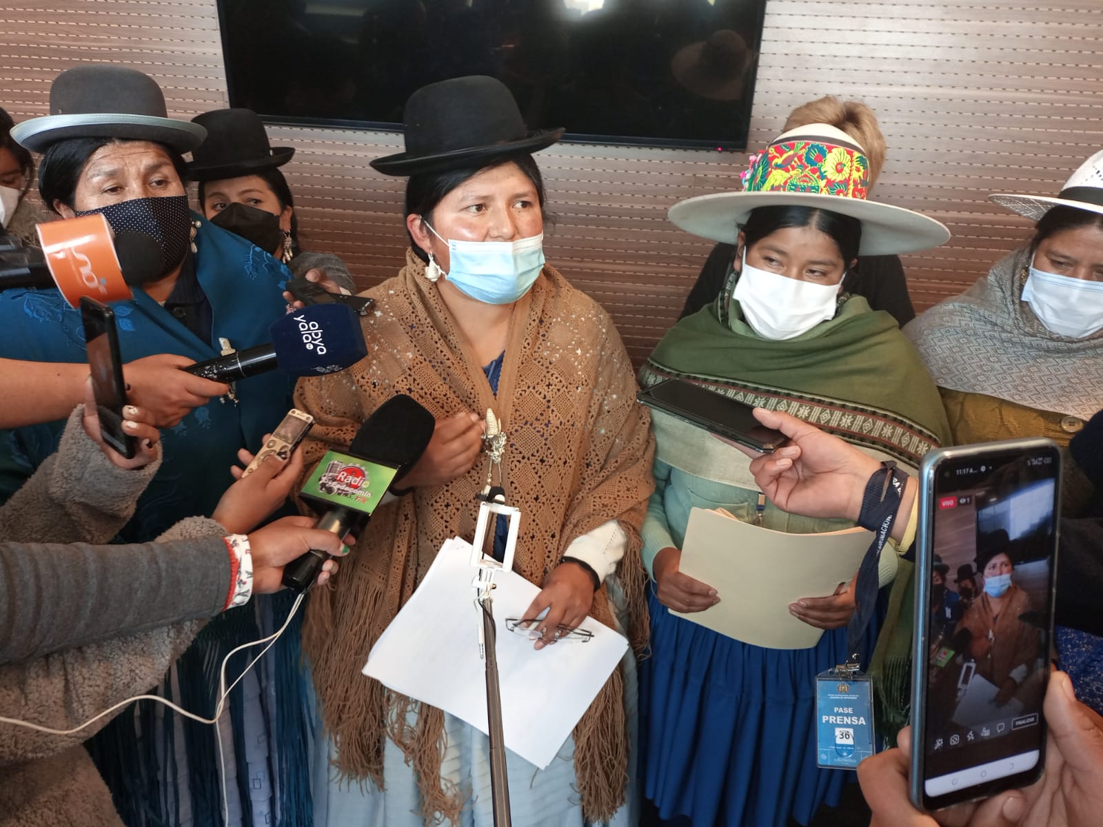 Denuncian por racismo y discriminación a diputado de Creemos