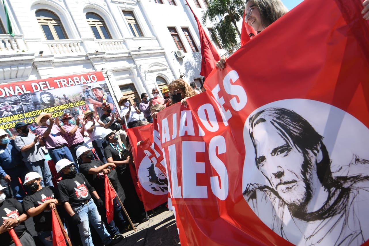 Presidente agradece el esfuerzo de los trabajadores para sacar adelante a Bolivia