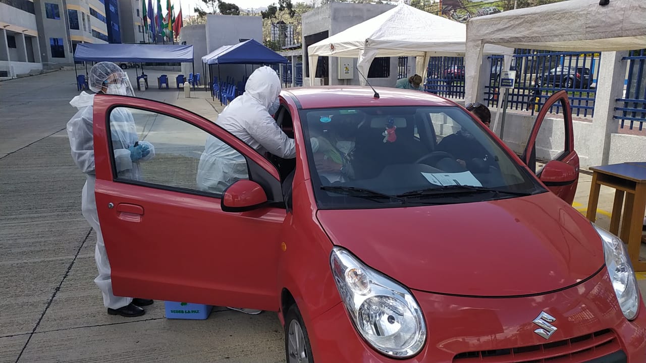 Habilitan circuito de vacunación móvil para personas de la tercera edad en la Escuela Militar de Ingeniería