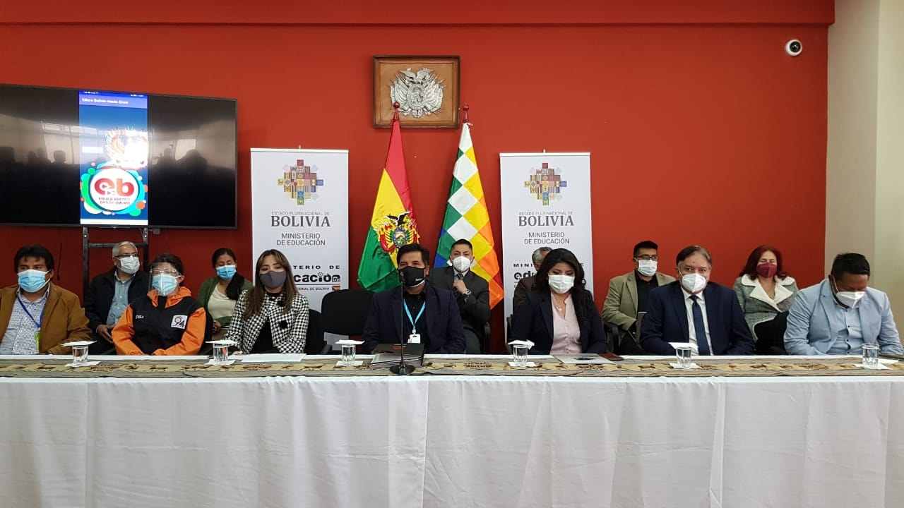 Medios de difusión privados y Estado sellan alianza para fortalecer la teleeducación y la radioeducación