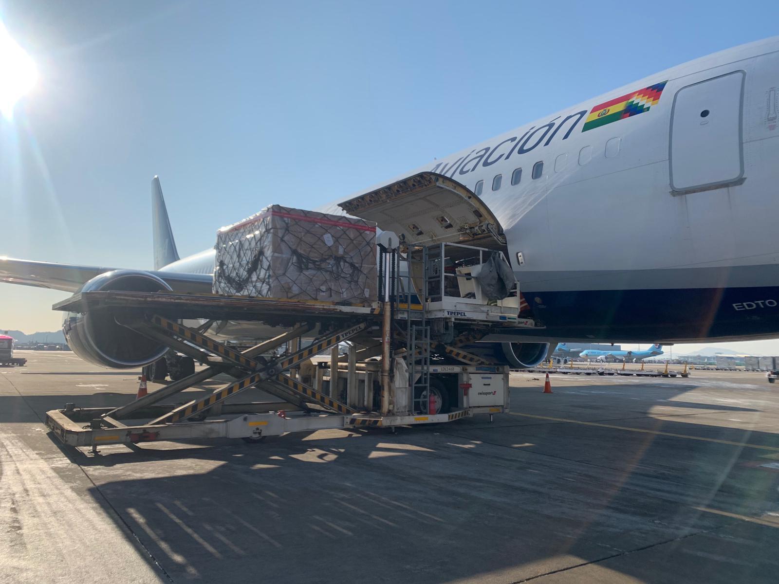 BoA transporta 650 mil pruebas de antígeno nasal en inédita operación desde Seúl