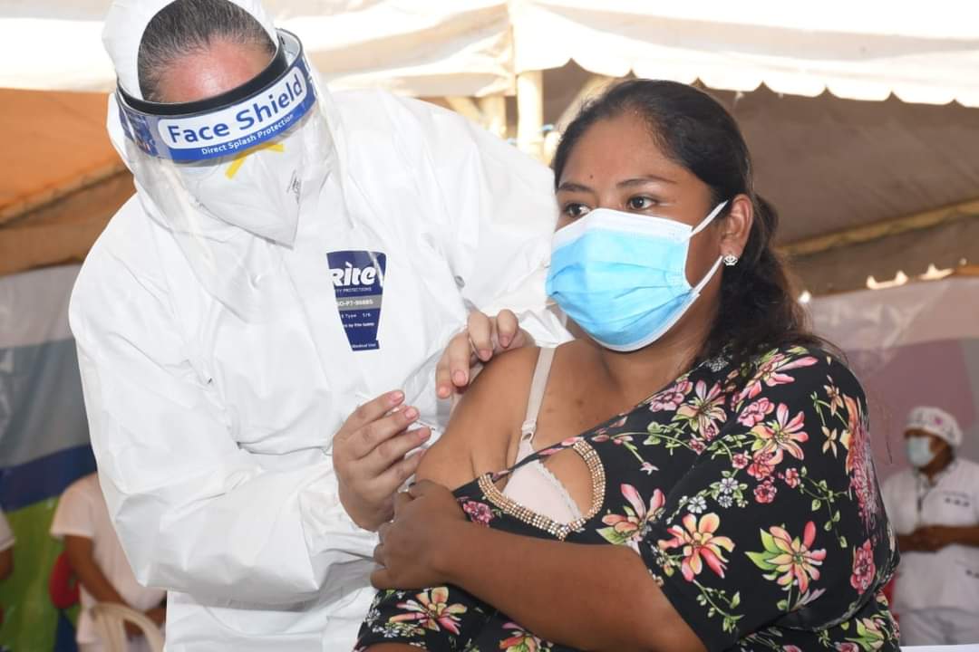 Presidente Arce instruye vacunación masiva anticovid en puntos fronterizos con Brasil