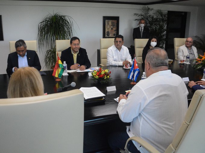 Presidente cumple agenda oficial en Cuba para fortalecer las relaciones bilaterales