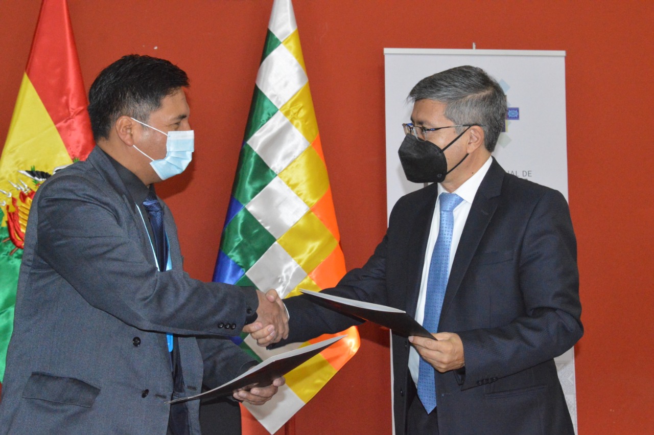 Ministerio de Educación y universidades privadas firman convenio para la rebaja de colegiaturas