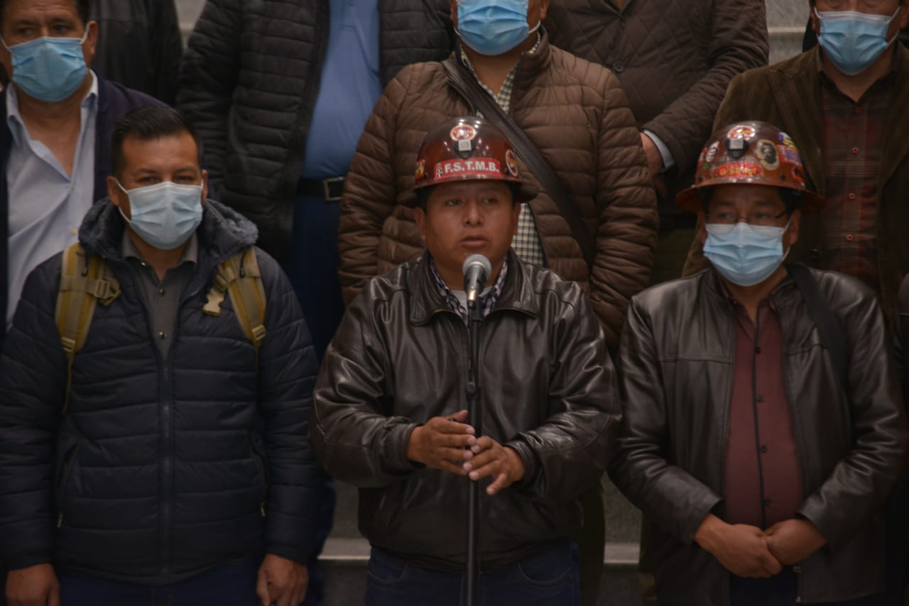 Trabajadores condenan agresión a periodistas de Bolivia TV en Sucre