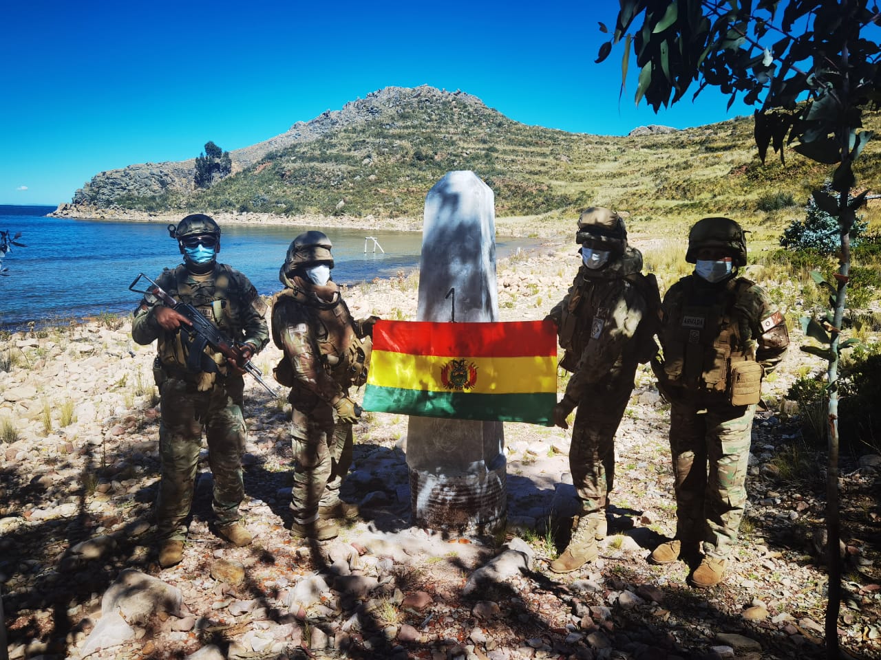 Efectivos navales realizan reconocimiento de hitos en la frontera con Perú