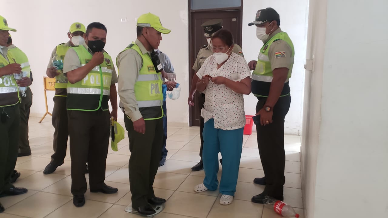 Tarija: Entregan ivermectina e insumos de bioseguridad a policías