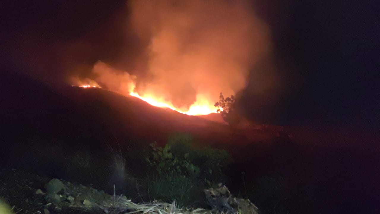 Incendio destruye 30 hectáreas de vegetación del Parque Tunari de Cochabamba y buscan a los responsables