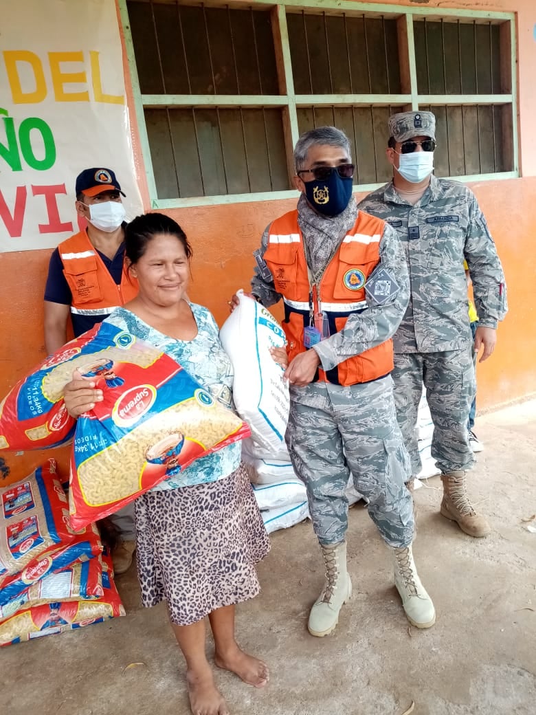 Defensa Civil entrega lote de alimentos para 50 familias de la comunidad Eyiyoquibo, en Beni