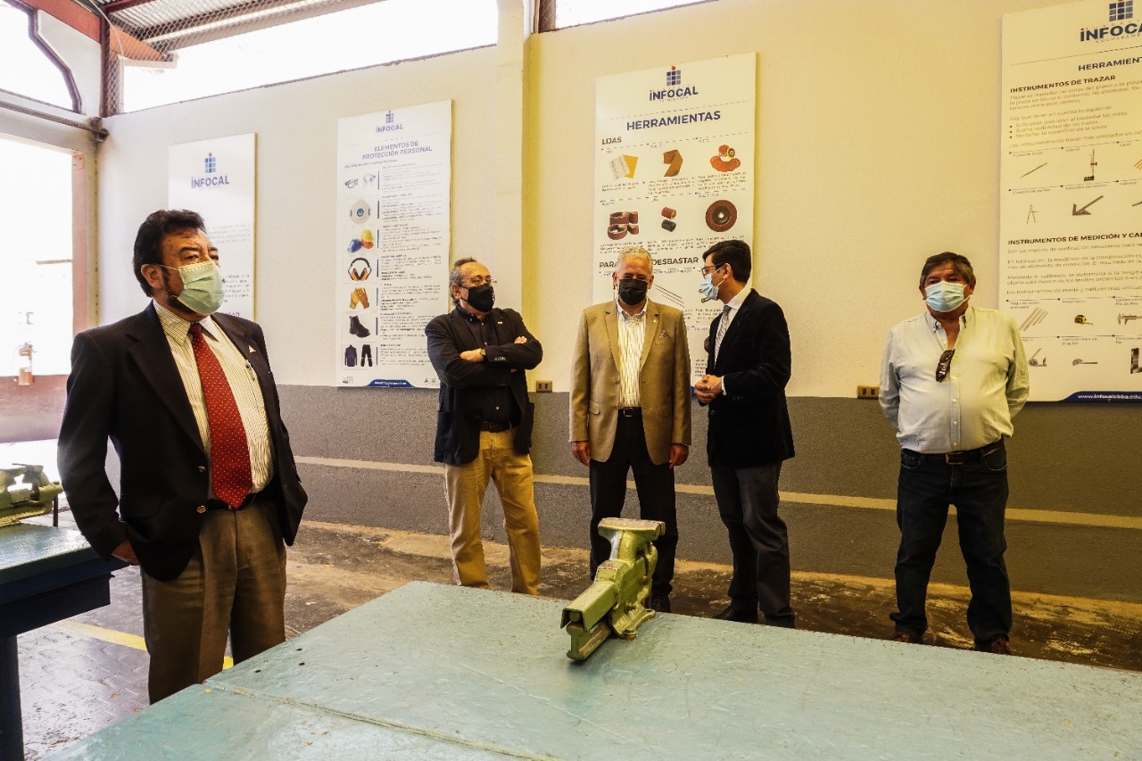 Infocal presenta equipos de última generación para la enseñanza técnica en Cochabamba