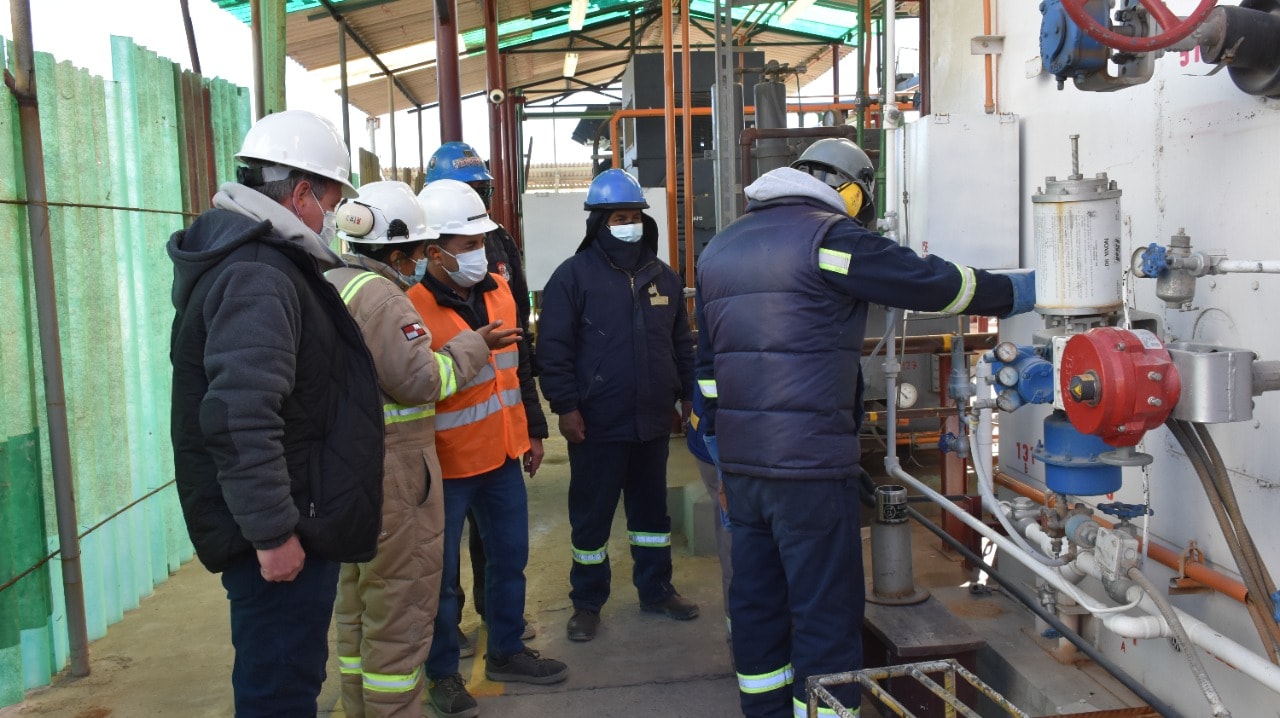 Gobierno invierte $us 140.000 para ampliar producción de oxígeno medicinal en el Complejo Metalúrgico Karachipampa