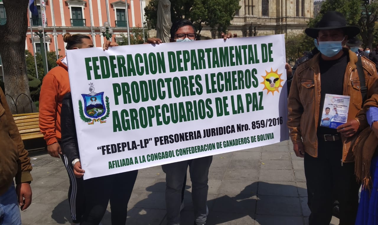 Más de 8 mil productores lecheros de La Paz suman su respaldo a la candidatura de Franklin Flores