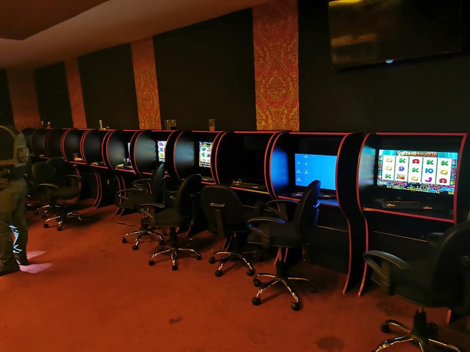 Autoridad del Juego clausura 35 casas de juego ilegales y comisa 351 medios de apuestas durante el 2021