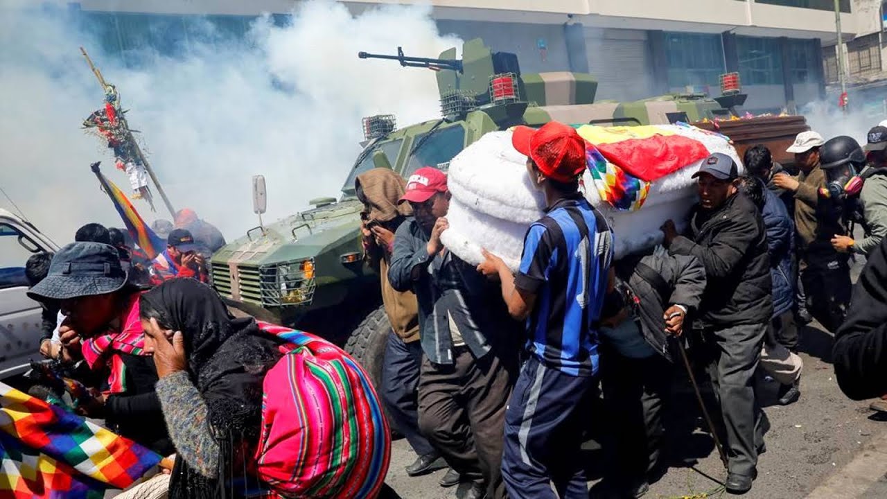 Presidente resalta sacrificio del pueblo en la recuperación de la democracia y su mandato para construir un país participativo