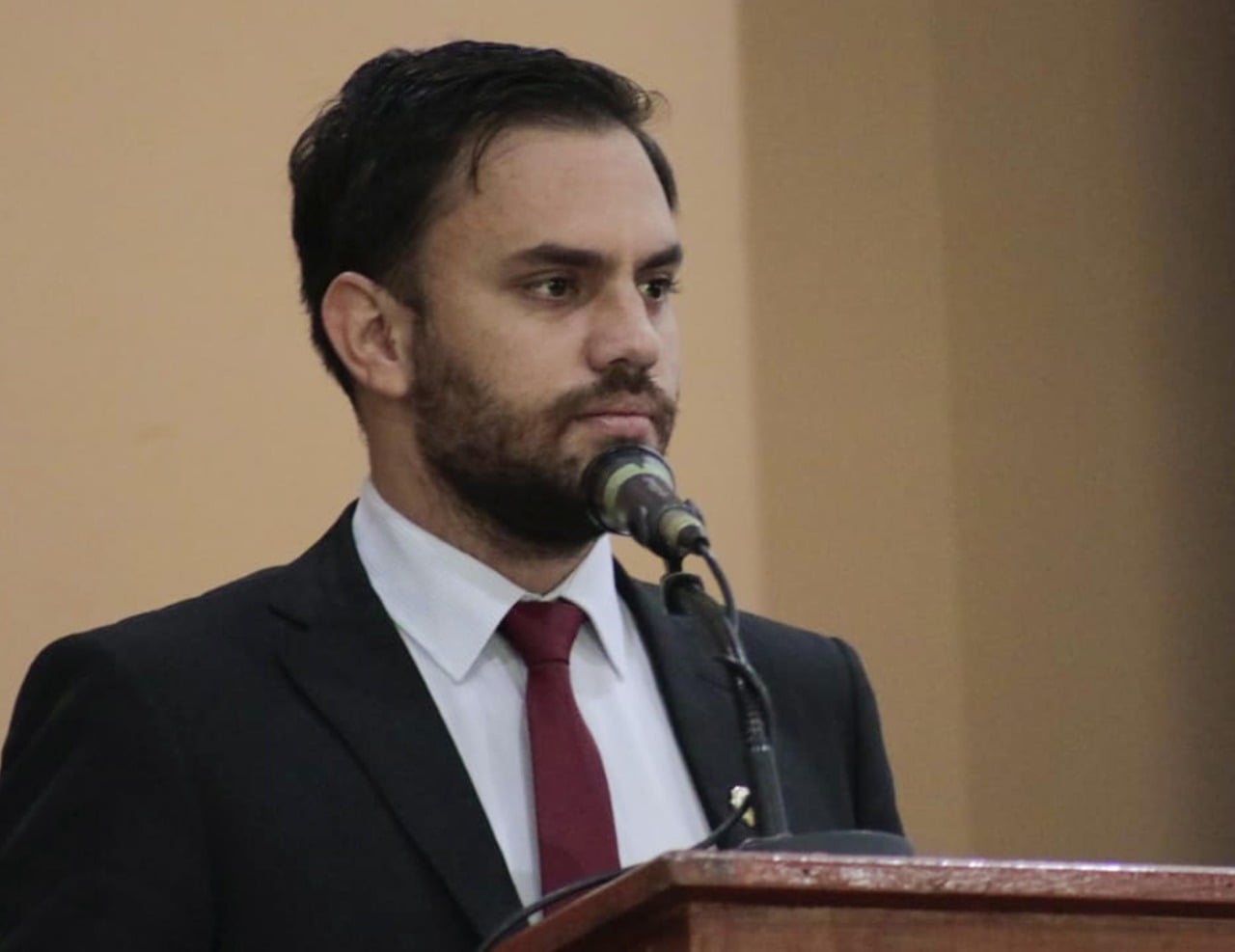 Ministro de Gobierno anuncia sanciones contra responsables de campaña machista