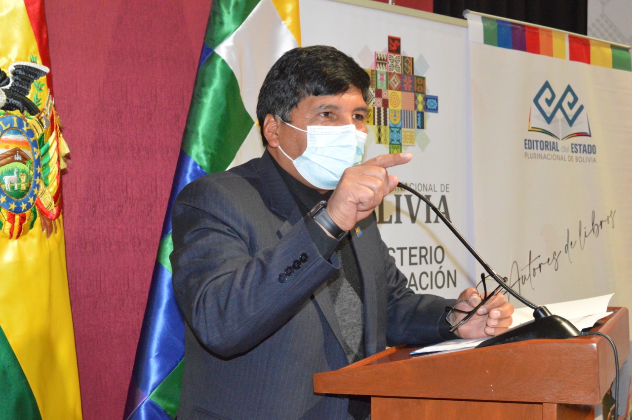 Ministro Quelca: Gobierno de facto debe rendir cuentas ante la justicia por daños a la educación