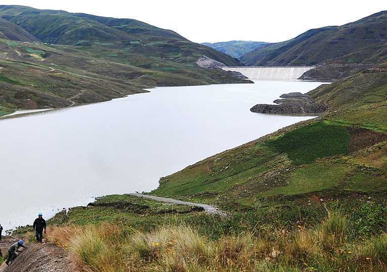 Gobierno comenzará estudio de provisión de agua para riego en Misicuni