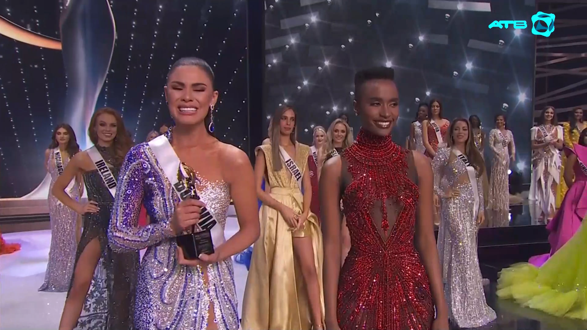 La boliviana Lenka Nemer obtiene el premio de Impacto Social del certamen Miss Universo (amplia)