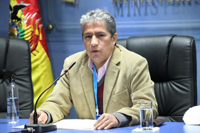 Ministro Novillo afirma que en noviembre de 2019 las FFAA rompieron la cadena de mando y se subordinaron a un grupo de civiles