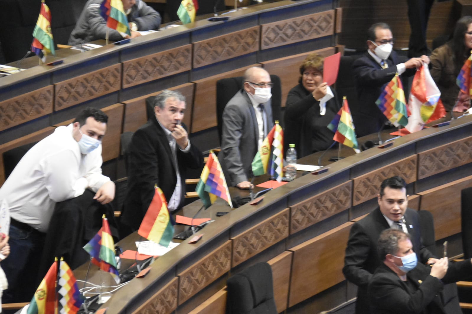 Piden a legisladores de CC y Creemos no cobrar por los días de paro y no actuar con doble moral