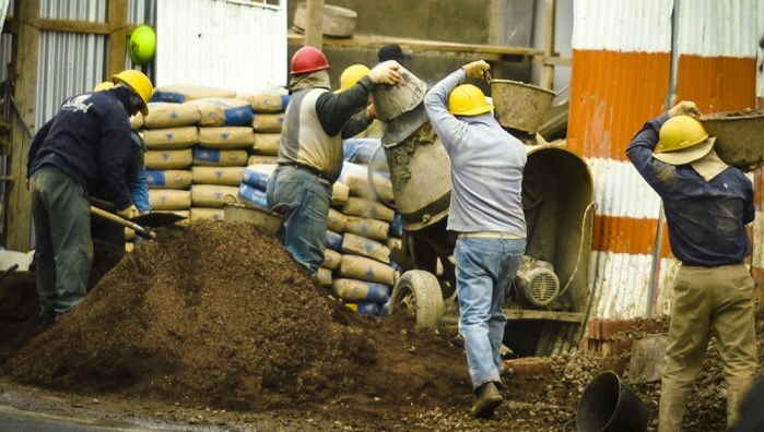 Presidente Arce felicita a los trabajadores en construcción de Bolivia por su aporte al crecimiento del PIB