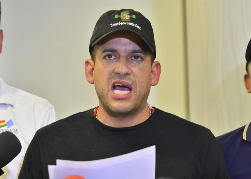 Legisladores del MAS reprochan actitud de Camacho y piden sanción