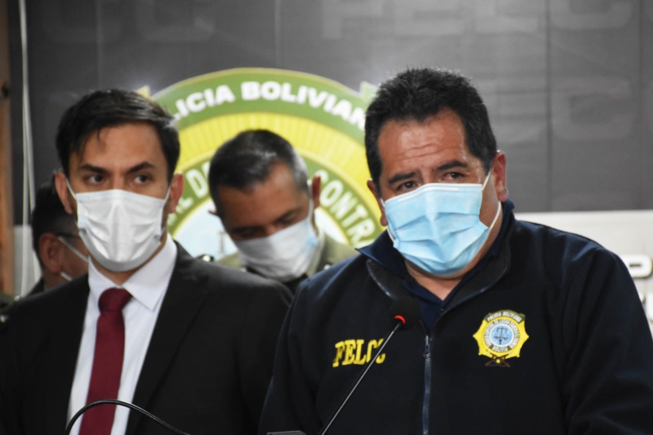 Policía aprehende a dos personas que deben más de Bs 2 millones por concepto de regalías por la exportación de oro