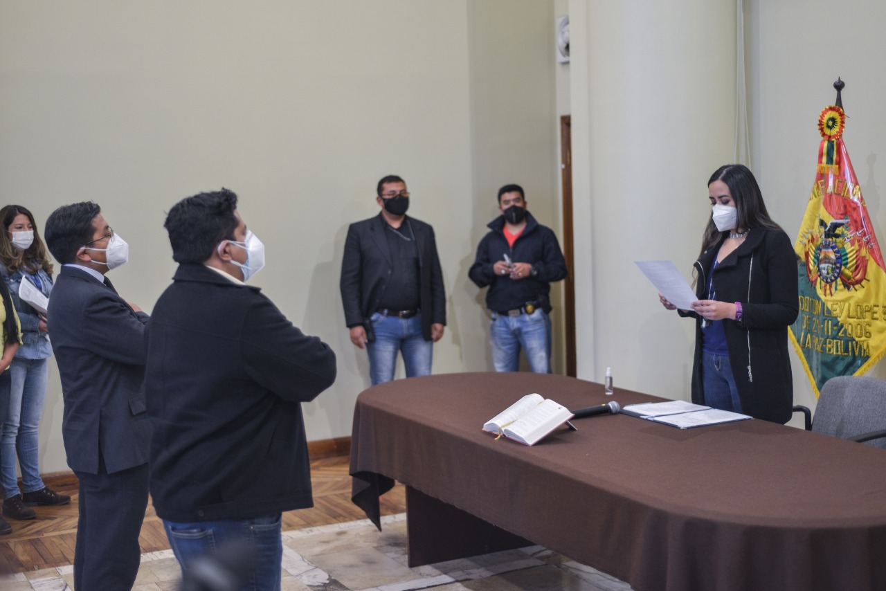 Ministra de Planificación posesiona a nuevos viceministros para cumplir metas de crecimiento e inversión