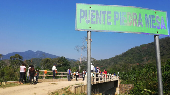 Gobierno entrega puente vehicular construido con más Bs 1,1 millones en el municipio de Monteagudo