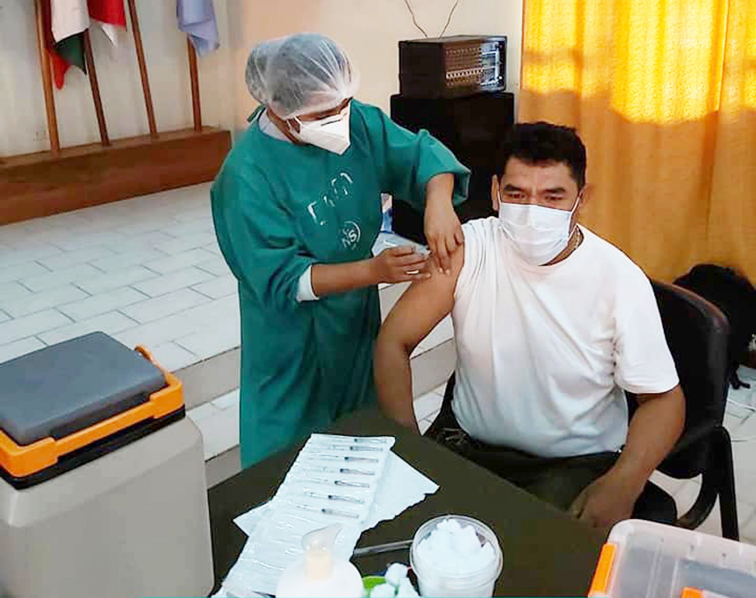 Unos 2.000 efectivos policiales fueron inmunizados contra el COVID-19 en Oruro