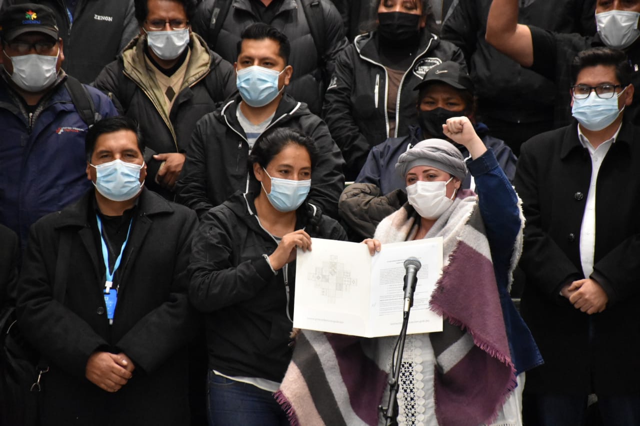 Padres de familia destacan acuerdo con el Gobierno para la dotación de 1.700 nuevos ítems para educación y distribución de computadoras