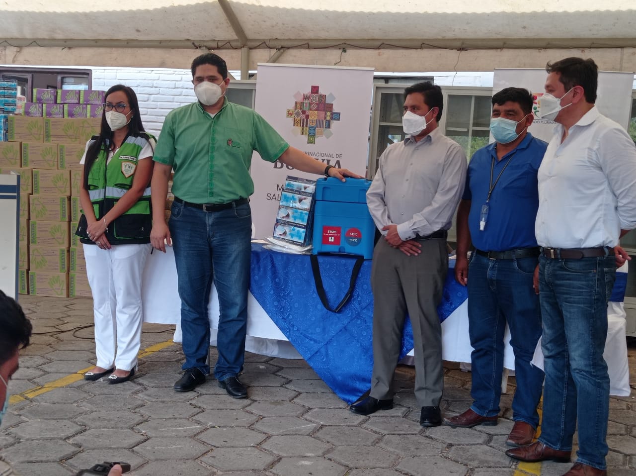 Gobierno entrega refrigeradores y transportadoras para vacunas contra el COVID-19 y equipos de bioseguridad