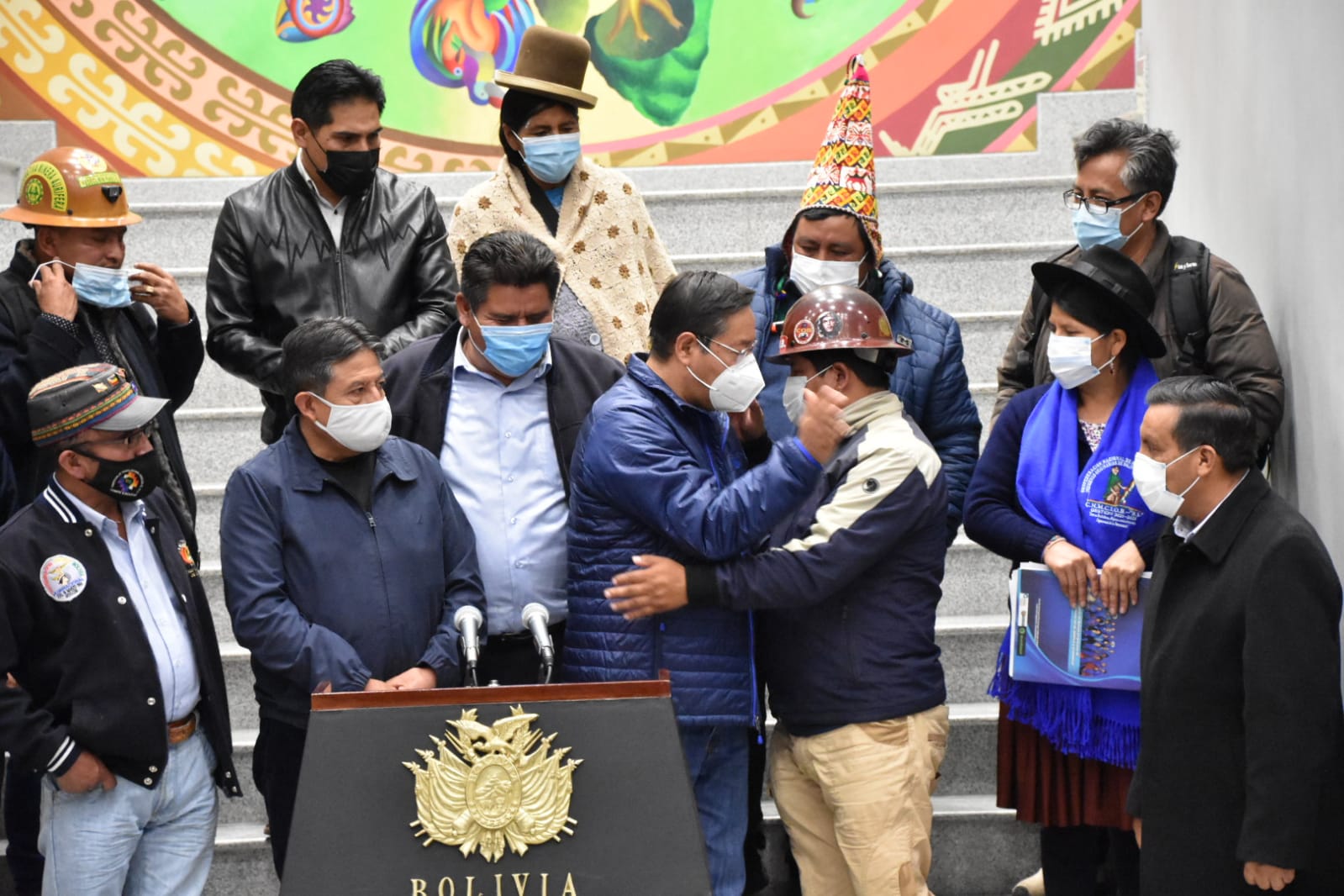 Sectores sociales, COB y empresarios destacan decisión presidencial de abrogar la Ley 1386