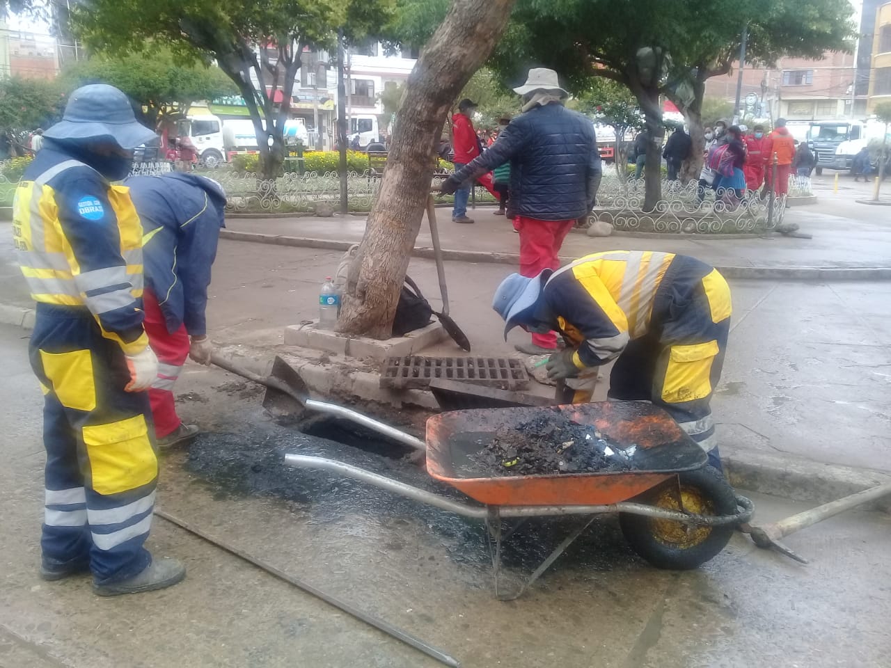 Alcaldía de Sucre realiza limpieza de drenajes para evitar nueva inundación