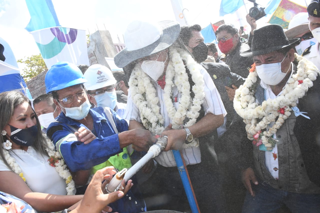 Gobierno inicia construcción de segundo tramo de aducción desde Misicuni y entrega planta potabilizadora para la zona Sur de Cochabamba