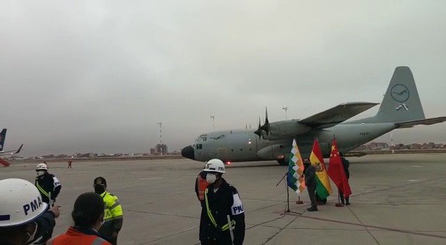 Arriba nuevo lote de 331.200 dosis de la vacuna china Sinopharm a El Alto (adelanto)