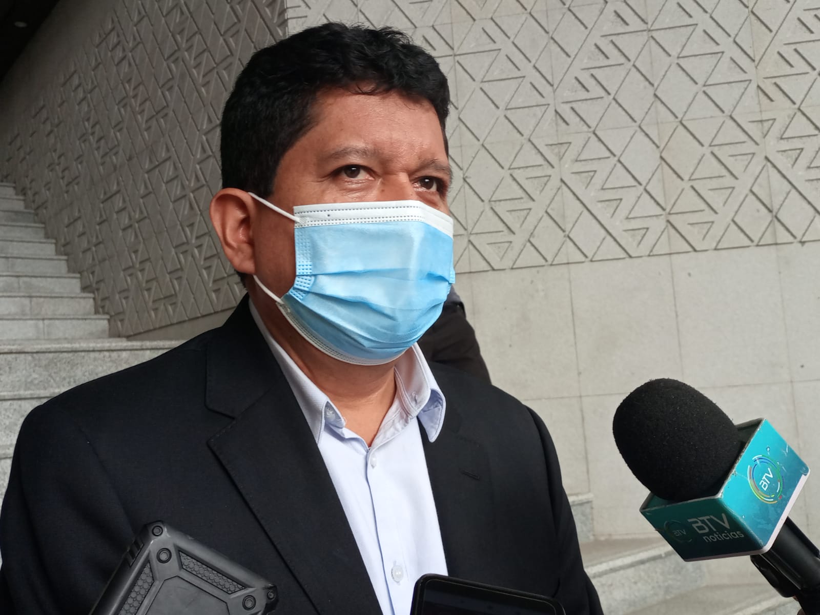 Senador Flores: Áñez sabe que violó la Constitución y las leyes