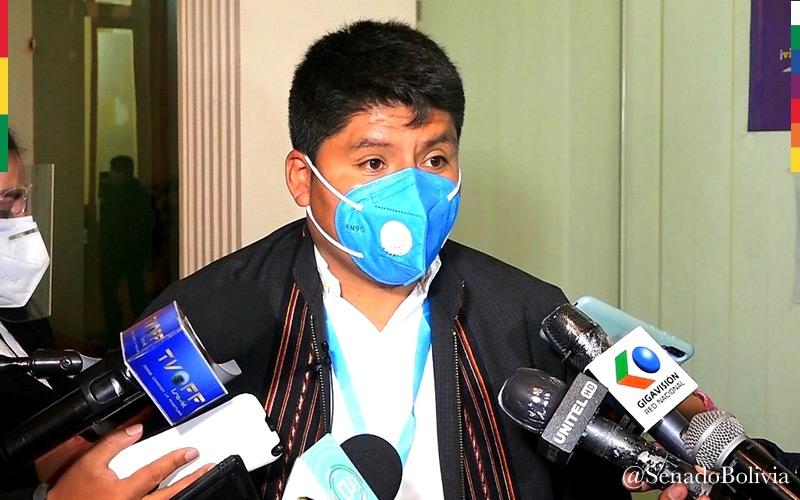 Senador Loza insta a que opositores dejen el discurso político y respalden la inmunización contra el COVID-19