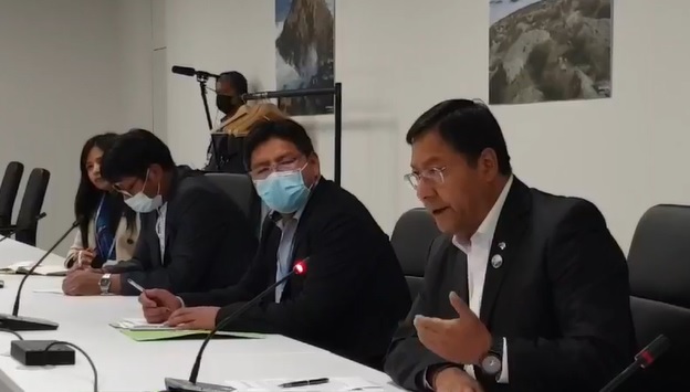 Presidente llega a Reino Unido y se reúne con representantes de la COP26