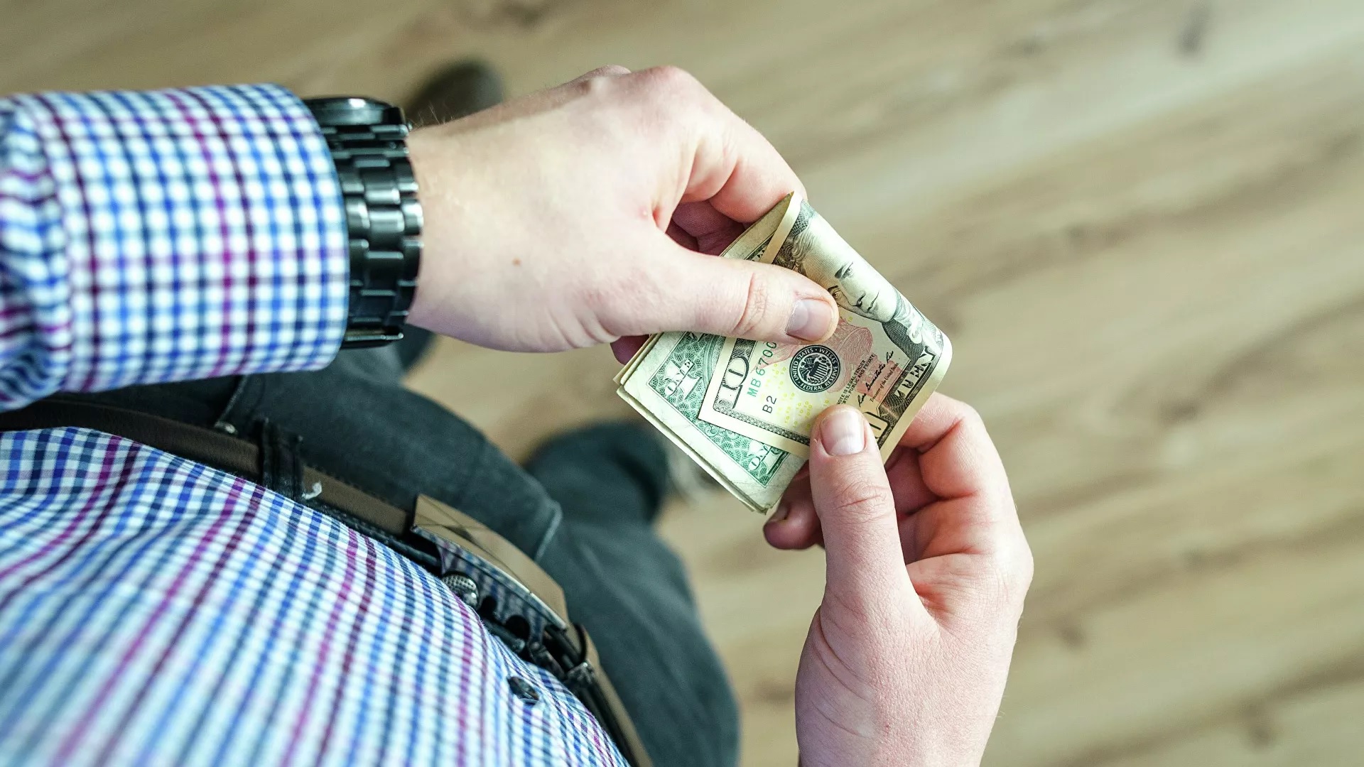 ¿Es posible contagiarse de COVID-19 por el dinero en efectivo?